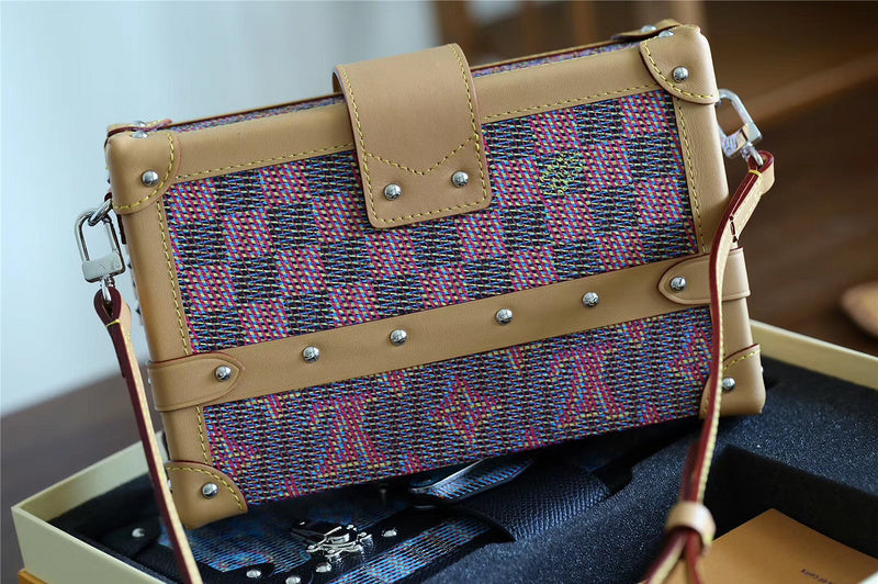 Fan Fashion Lu-Vi bags - 8209