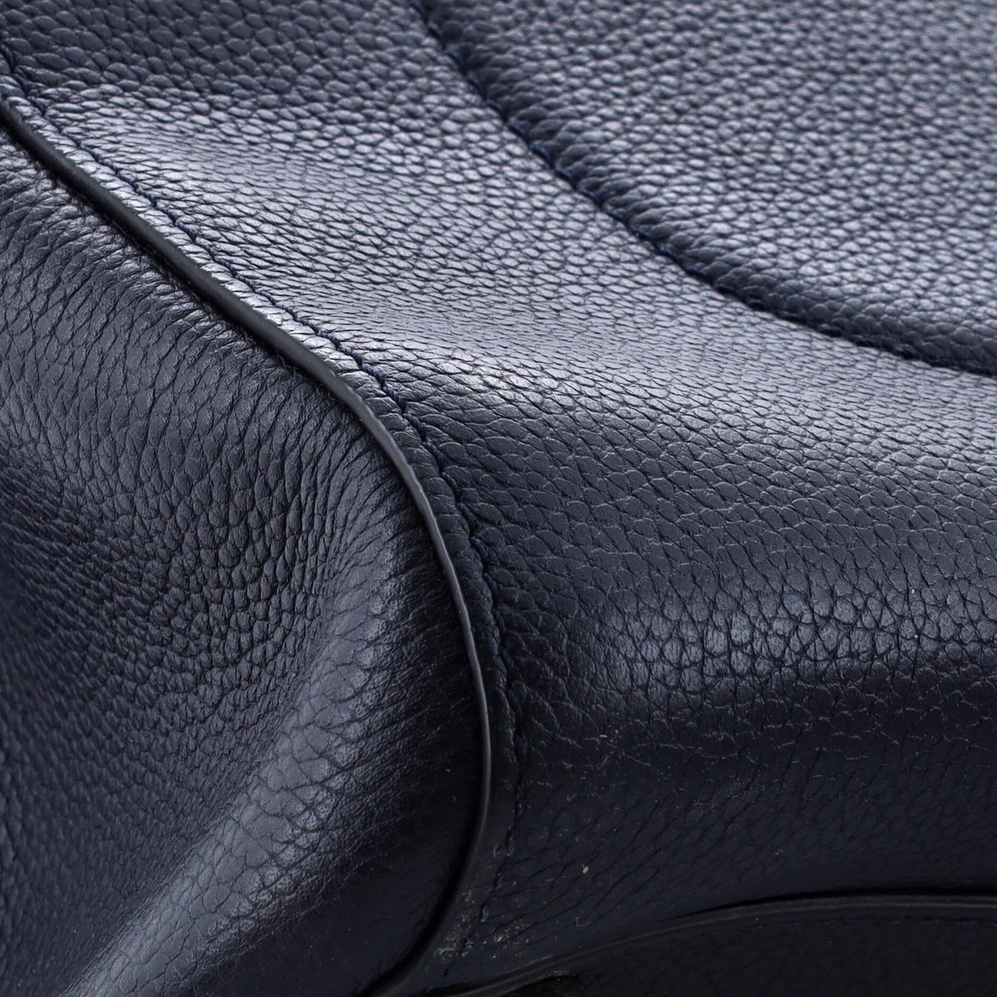 Neo Executive Tote Grained Calfskin Small