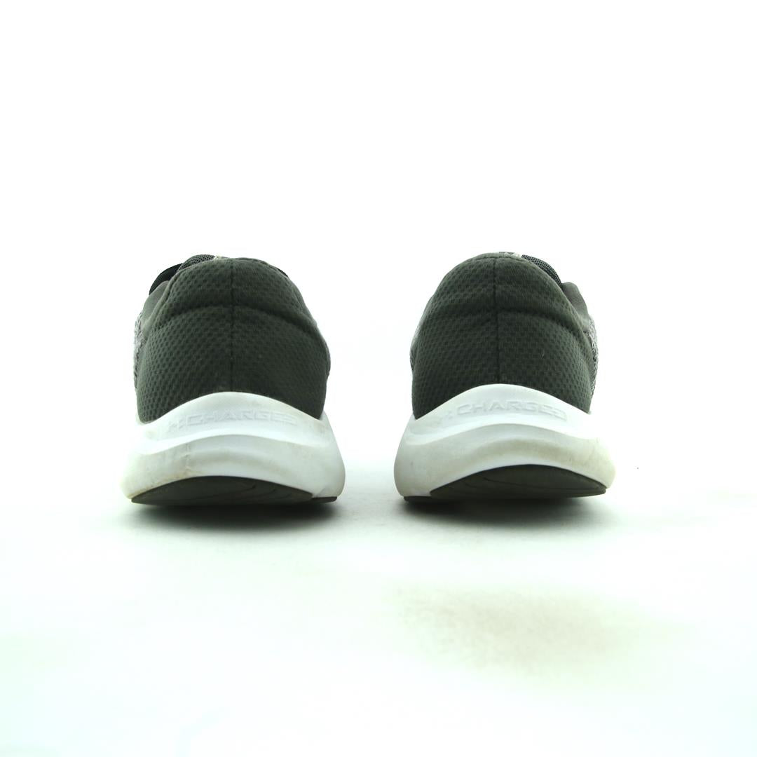 UNDER ARMOUR PURSUIT 3