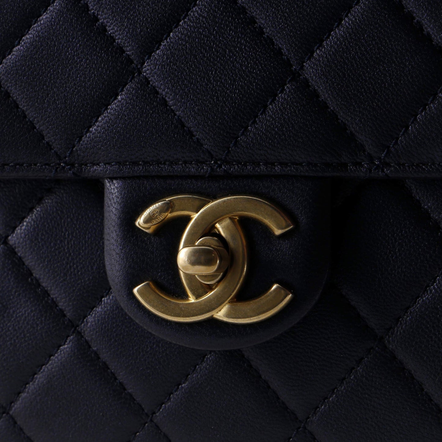 Chic Pearls Flap Bag Quilted Lambskin Mini