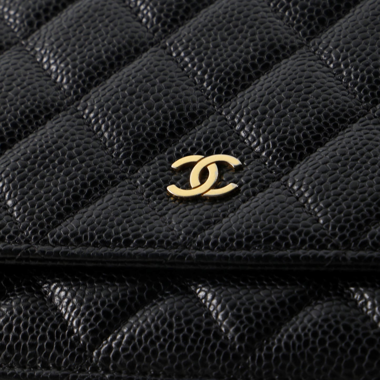 Wallet on Chain Quilted Caviar