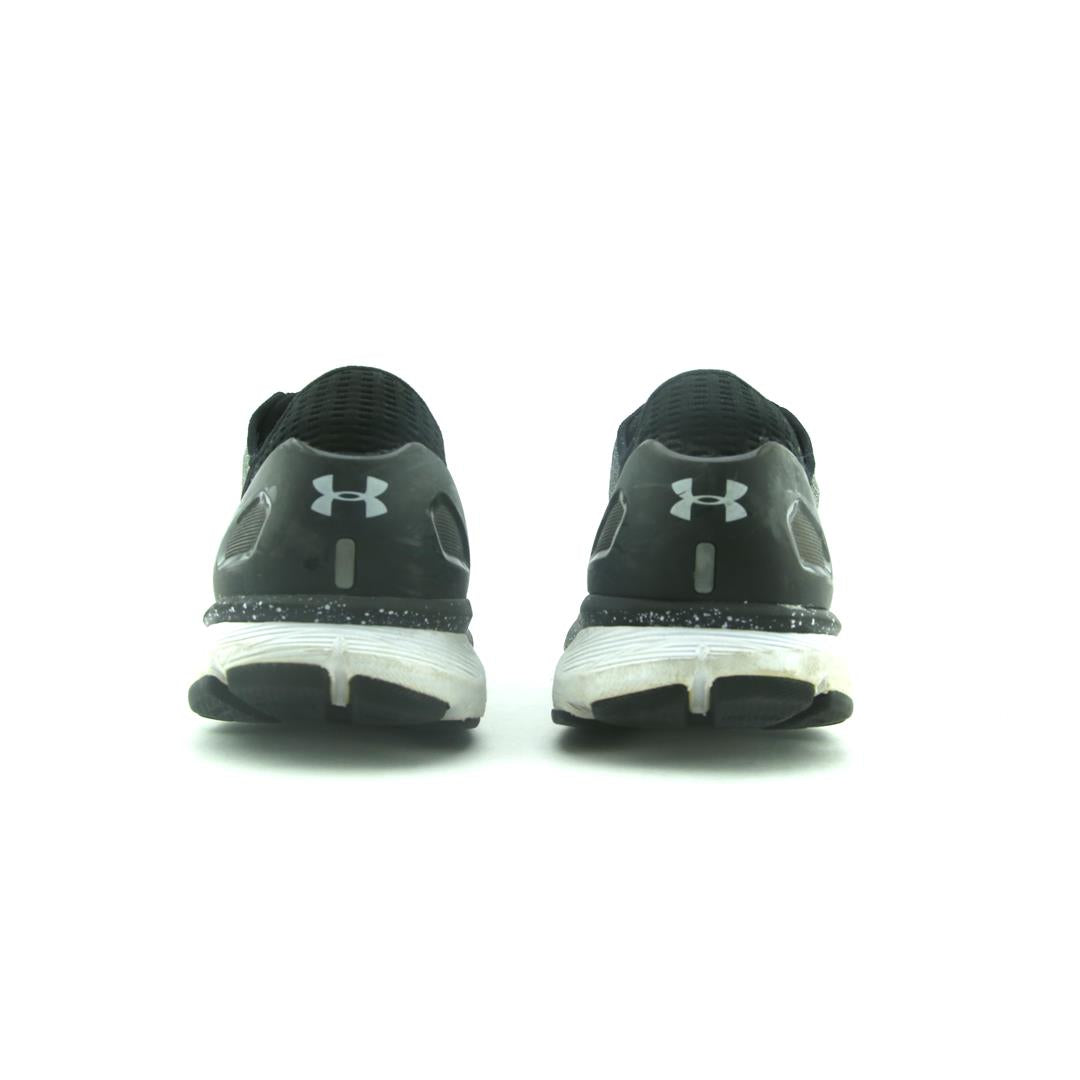 UNDER ARMOUR CHARGED ESCAPE