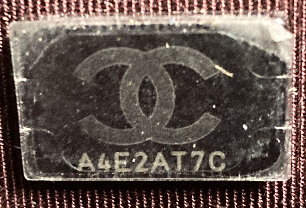 Wallet on Chain Quilted Caviar