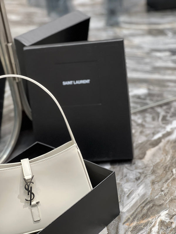 Amelia - YSL Bag - 2485