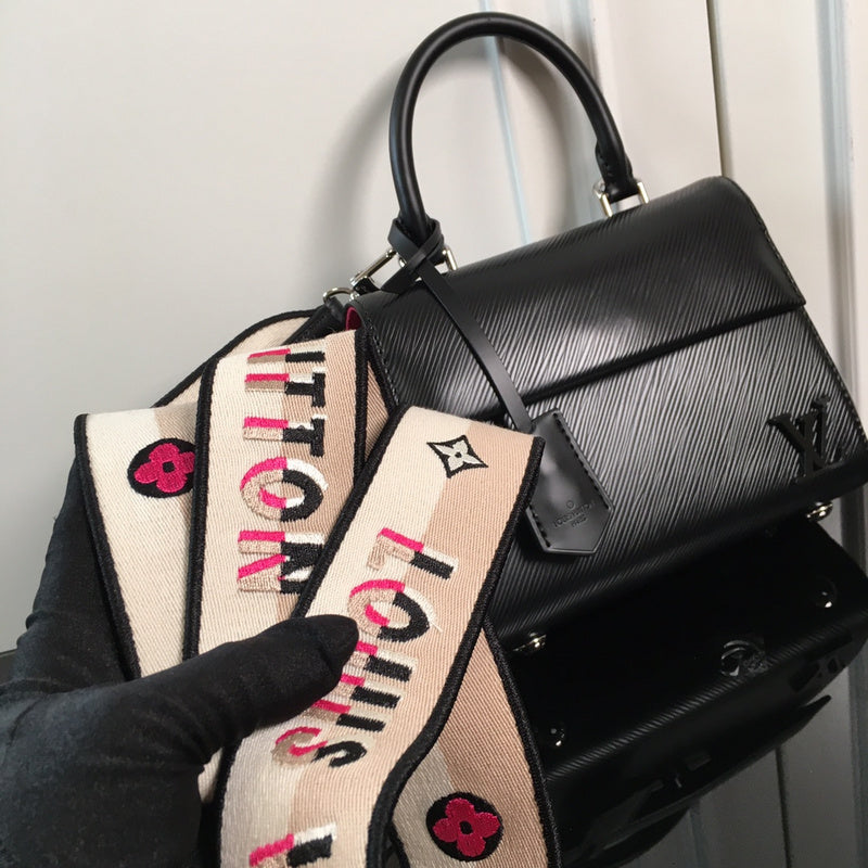 Fan Fashion Lu-Vi bags - 17100