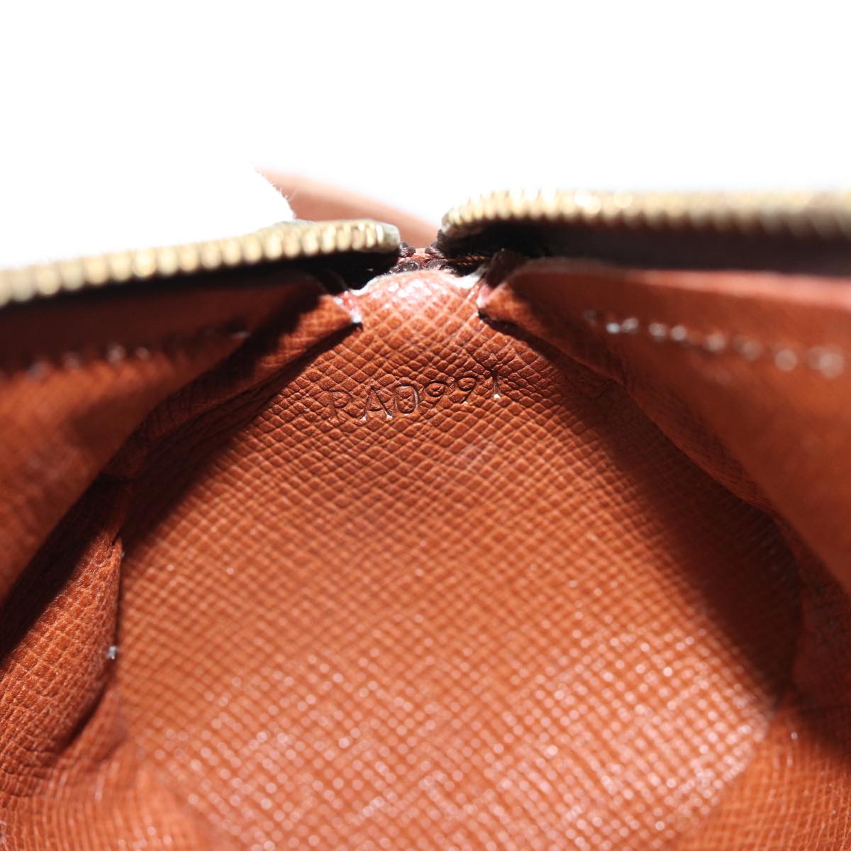 Louis Vuitton Trousse Rond  Canvas Clutch Bag