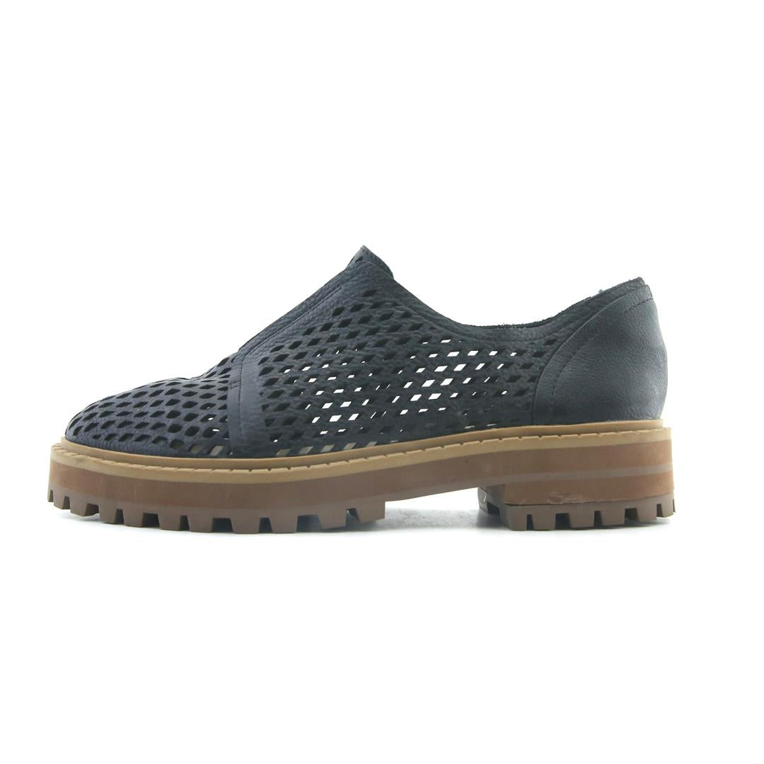 VINCE CAMUTO .