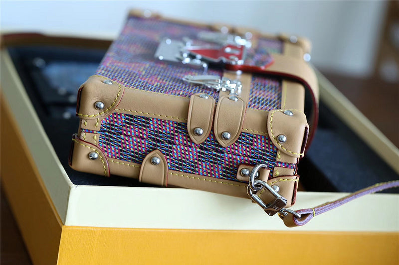 Fan Fashion Lu-Vi bags - 8209