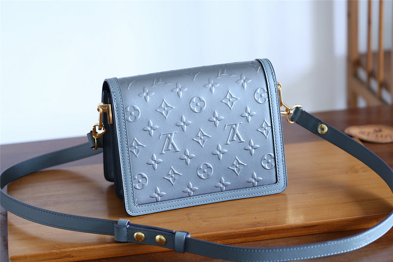 Fan Fashion Lu-Vi bags - 8121