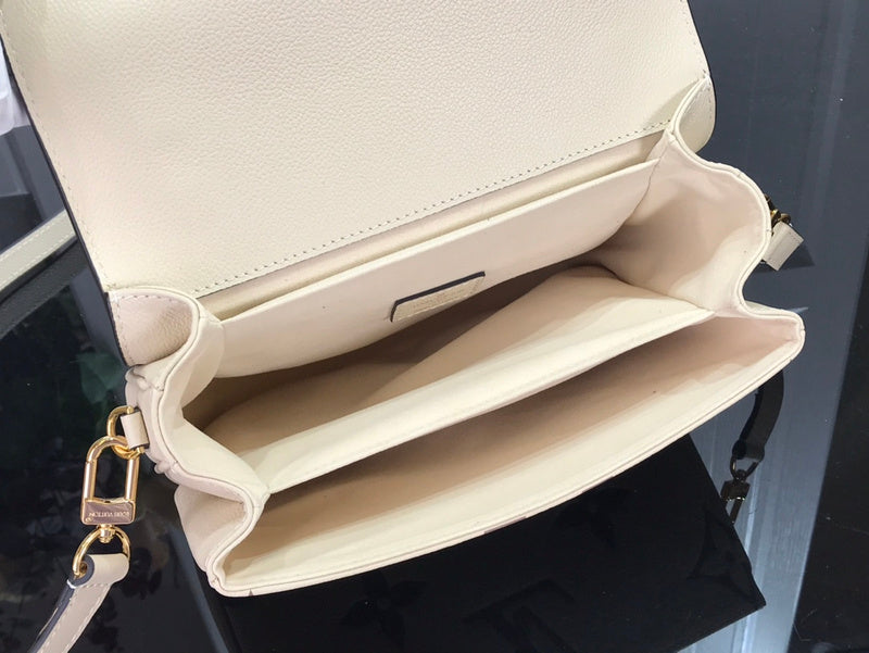 Fan Fashion Lu-Vi bags - 17633