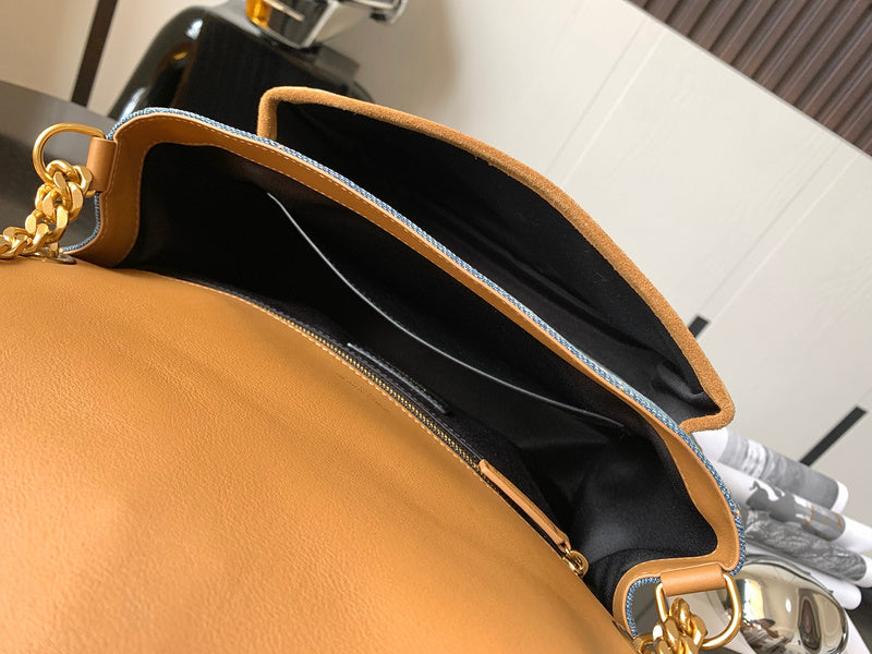 Amelia - YSL Bag - 4195