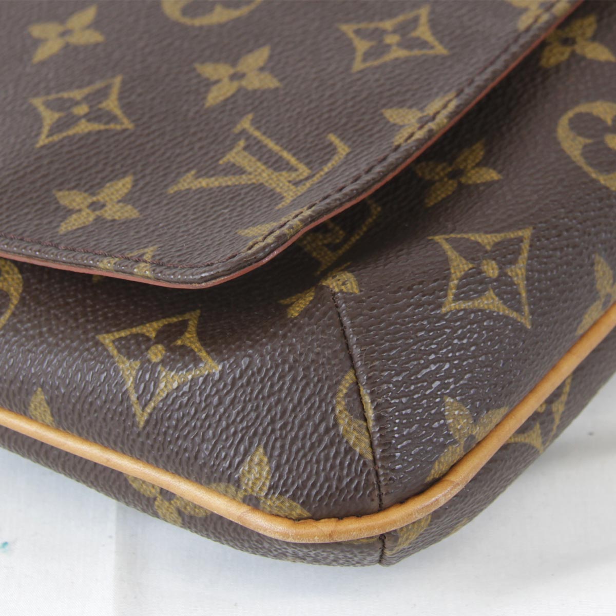 Louis Vuitton M tte Tango Short Shoulder Bag