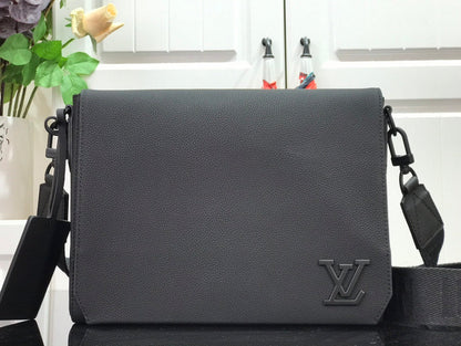 Fan Fashion Lu-Vi bags - 17635