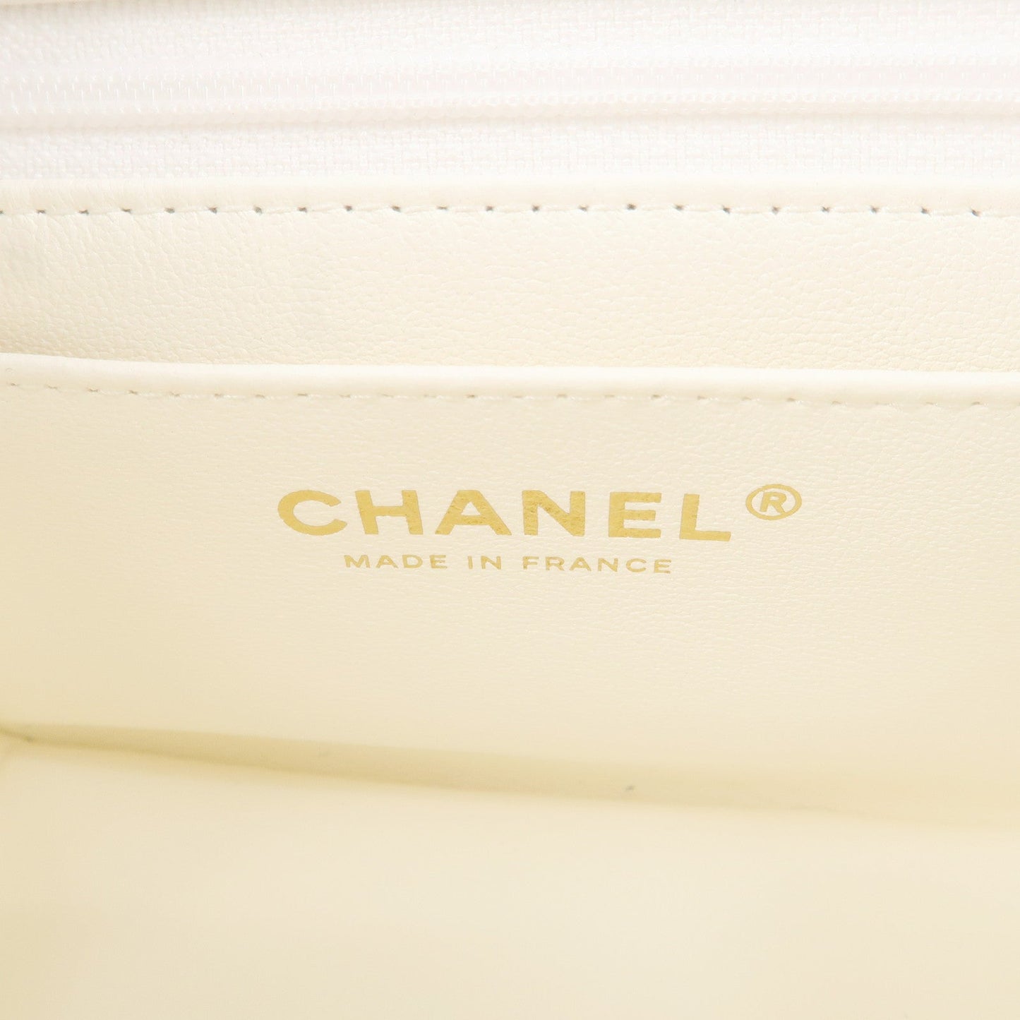 CHANEL Chocolate Bar Mini Matelasse Lamb Skin Shoulder Bag White