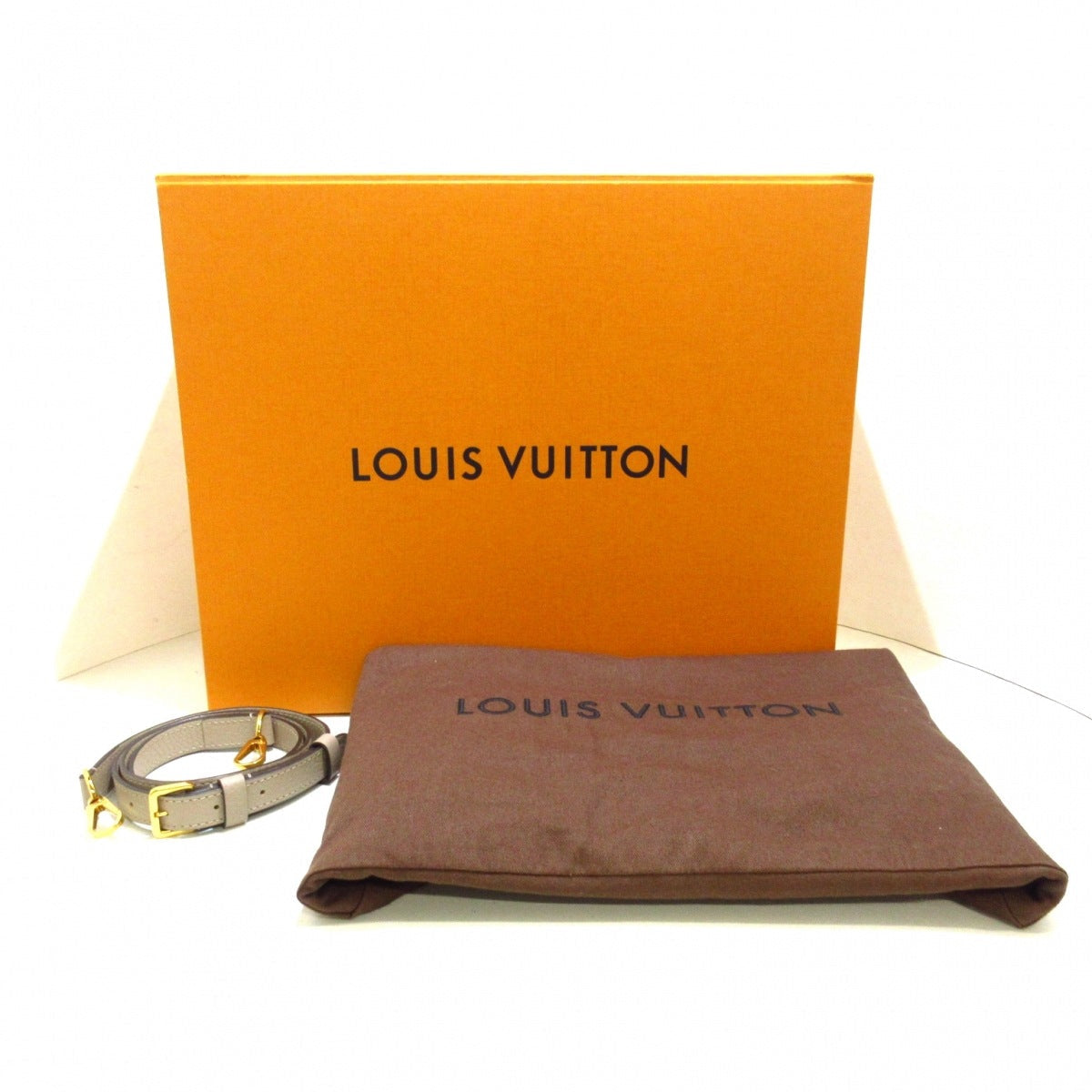 Louis Vuitton Capucines MM Taurillon Leather Handbag