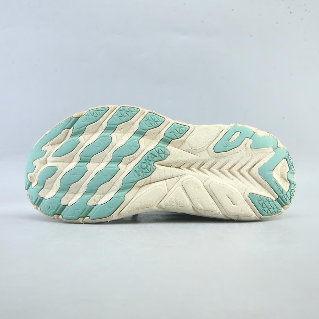 HOKA ONE ONE CLIFTON 8