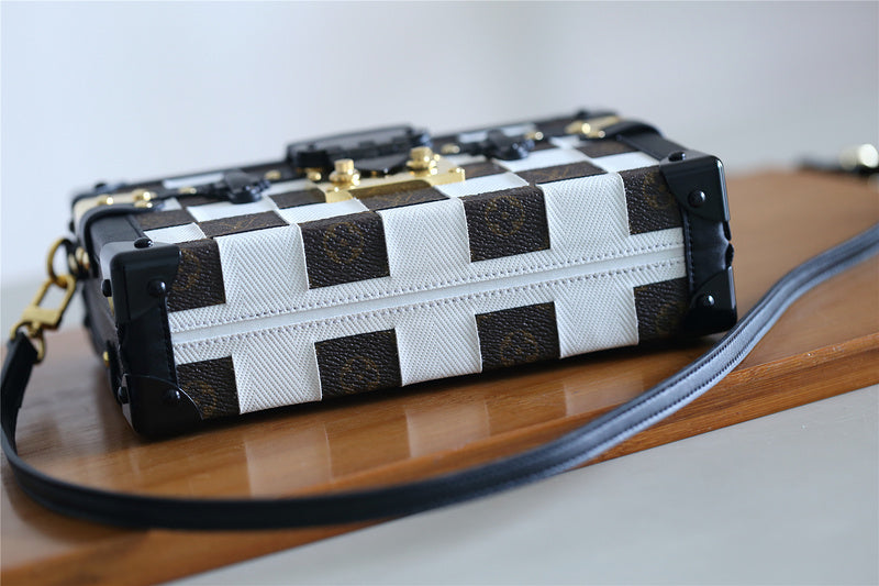 Fan Fashion Lu-Vi bags - 8221