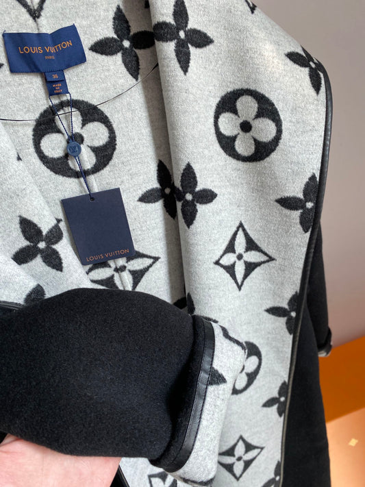 Luxury Louis Vuitton  Wrap Coat 030