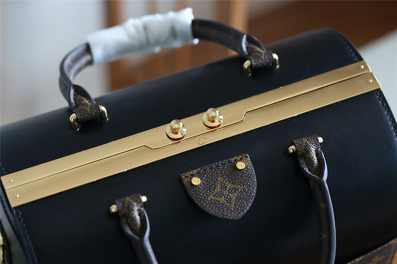 Fan Fashion Lu-Vi bags - 8181