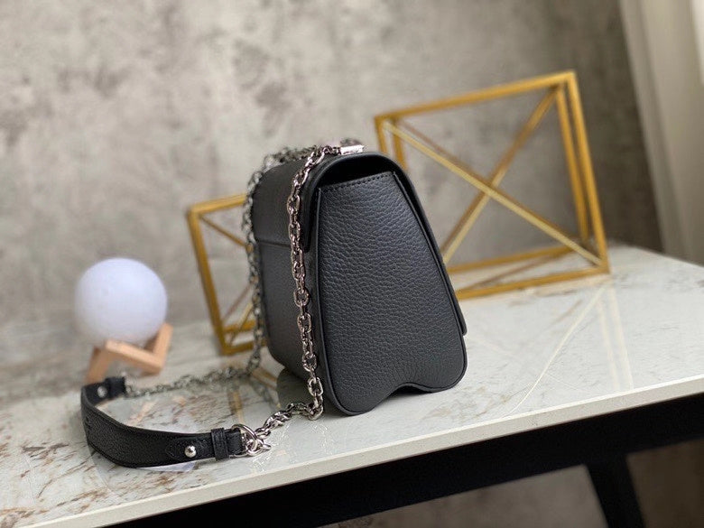 Fan Fashion Lu-Vi bags - 17501