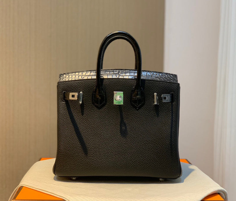 Amelia - HMS Bags - 1705