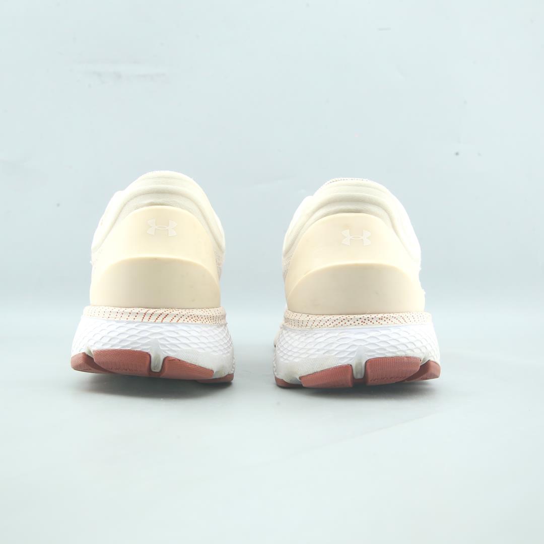 UNDER ARMOUR CHARGED ESCAPE 3