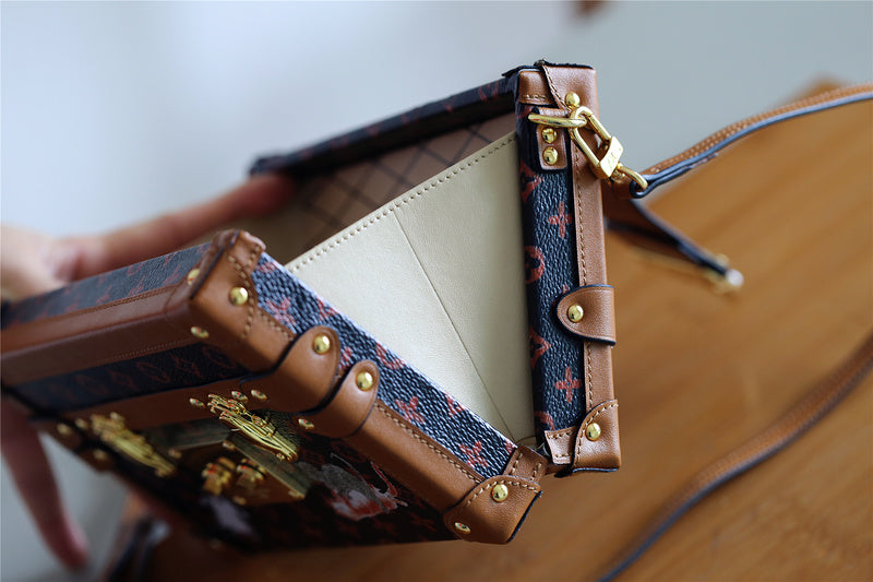 Fan Fashion Lu-Vi bags - 8219