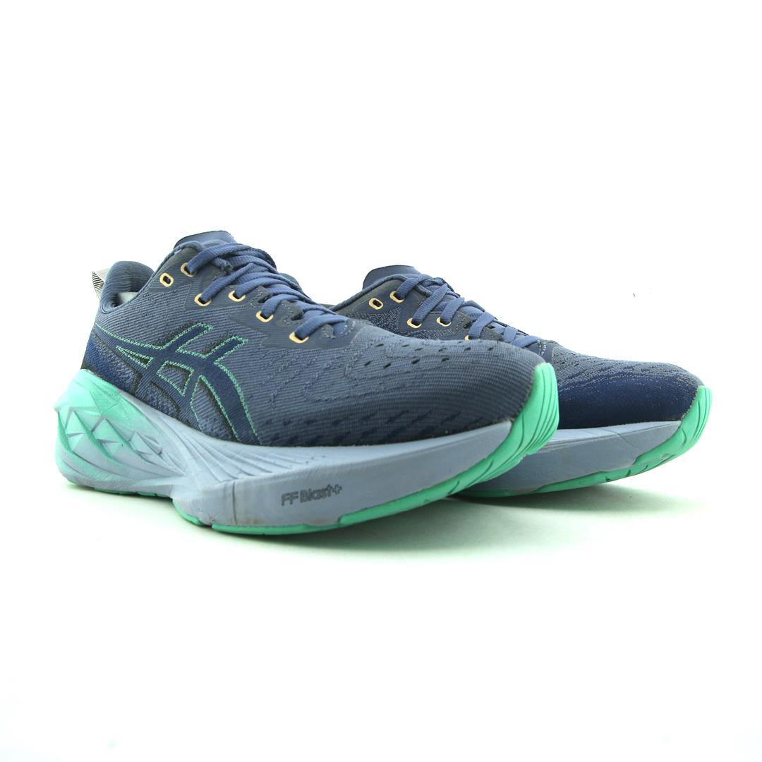 ASICS NOVABLAST 4