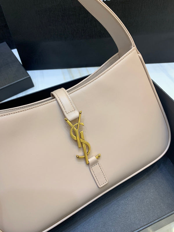 Amelia - YSL Bag - 2384