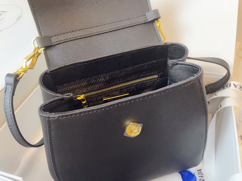 Barnes-Bags - Prada Bags - 967