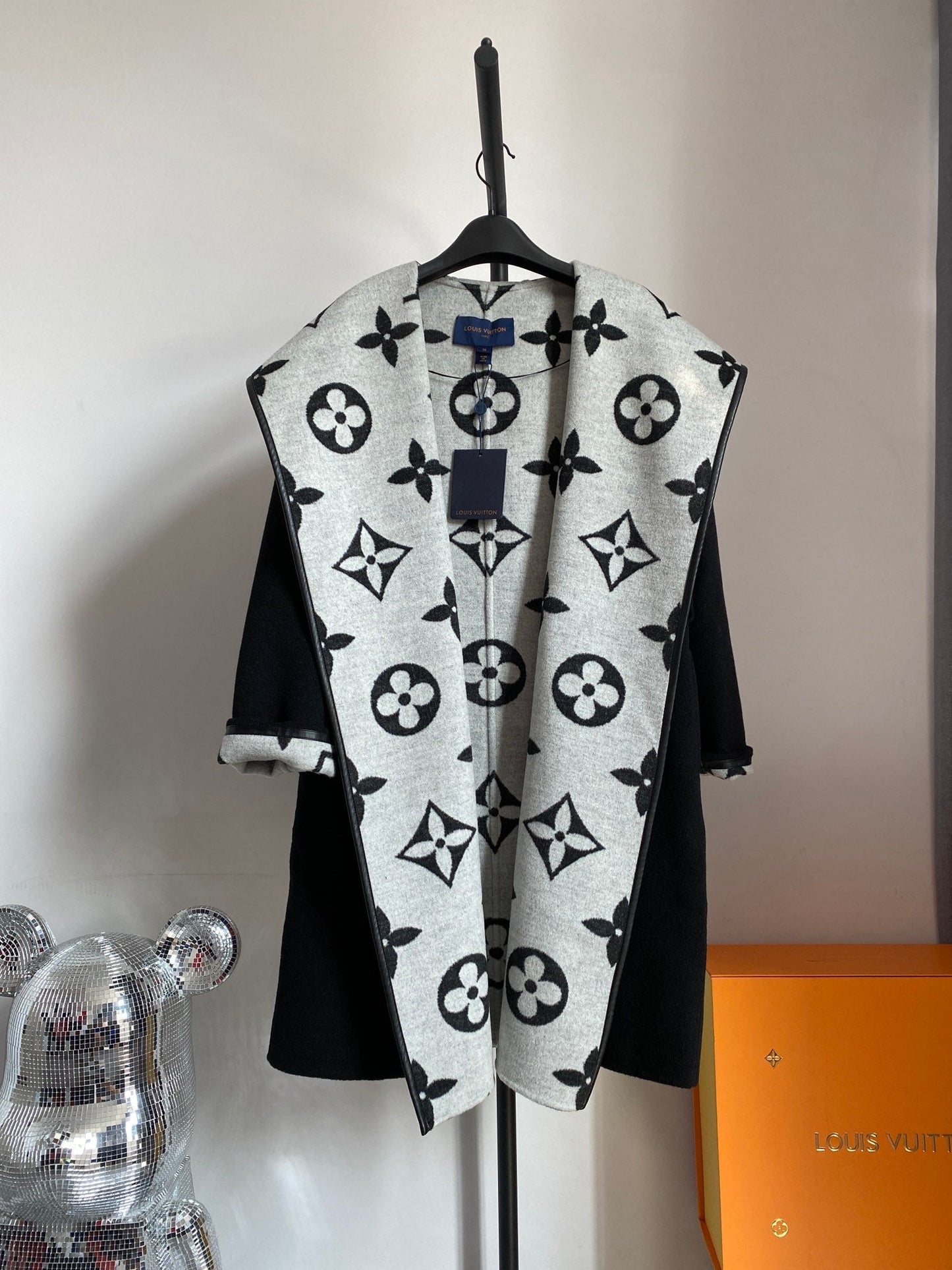 Luxury Louis Vuitton  Wrap Coat 030