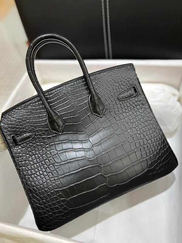 Amelia - HMS Bags - 1722