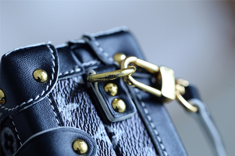 Fan Fashion Lu-Vi bags - 8211