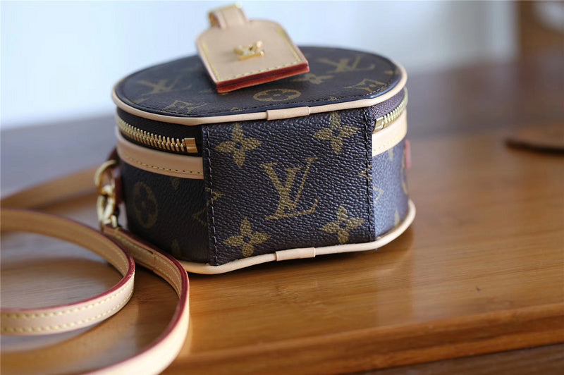 Fan Fashion Lu-Vi bags - 8338