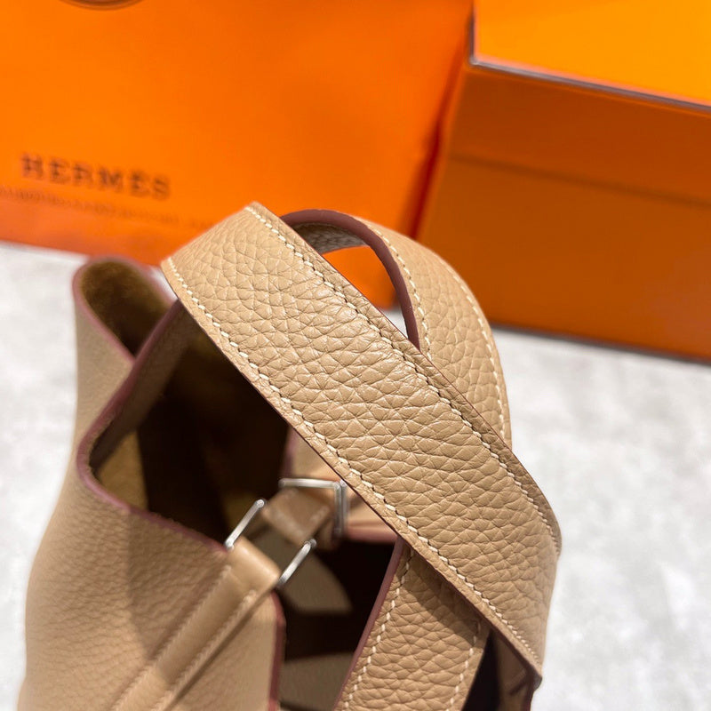 Amelia - HMS Bags - 1736
