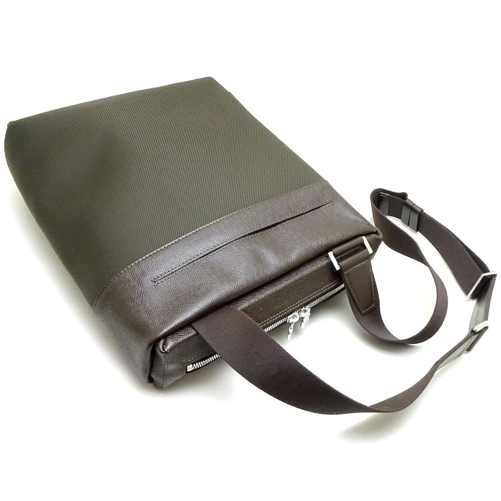 Louis Vuitton Taiga Shoulder Bag Grizzly