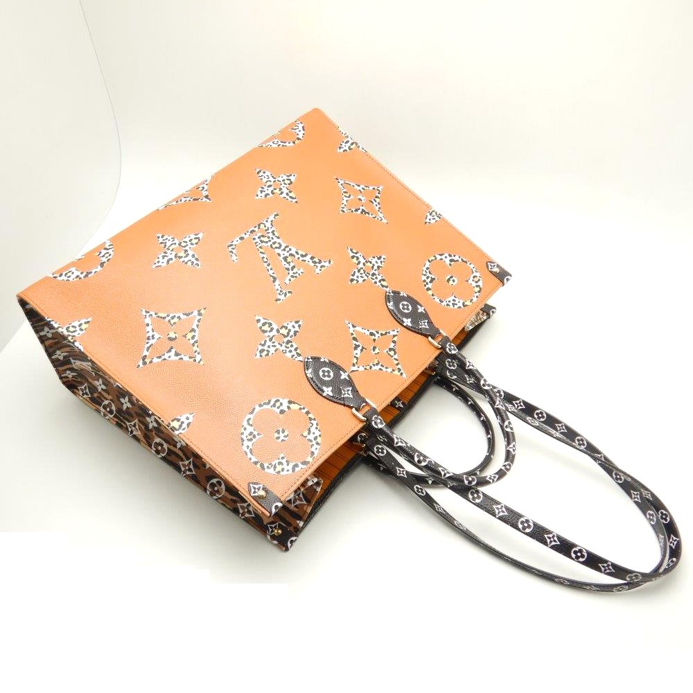 Louis Vuitton Monogram Jungle On The Go GM Noir Shoulder Bag