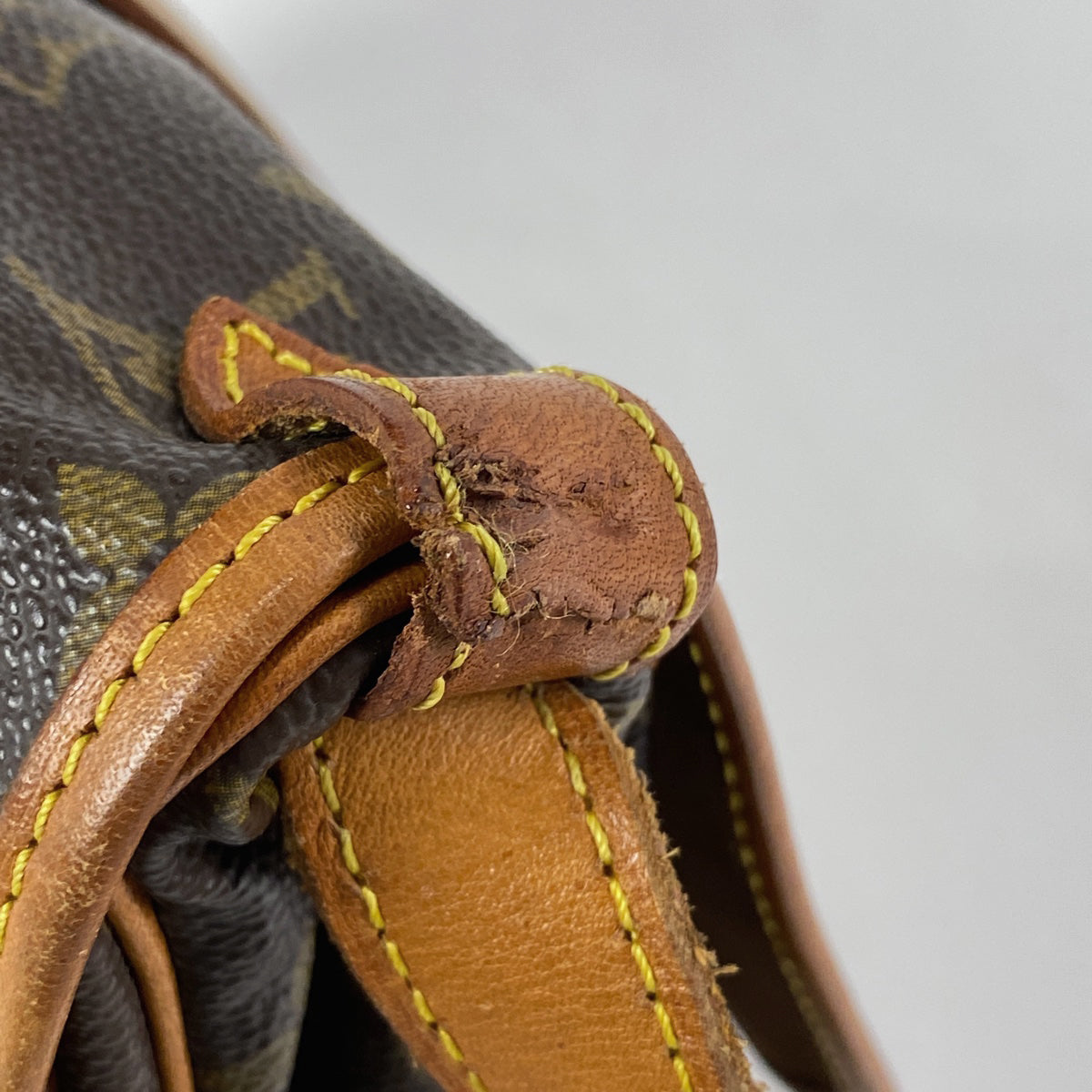 Louis Vuitton Saumur 30 Crossbody Shoulder Bag Monogram Brown