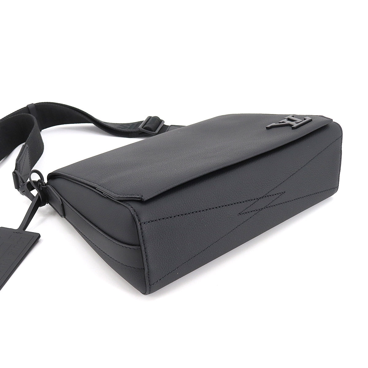 Louis Vuitton Messenger Shoulder Bag Leather Black