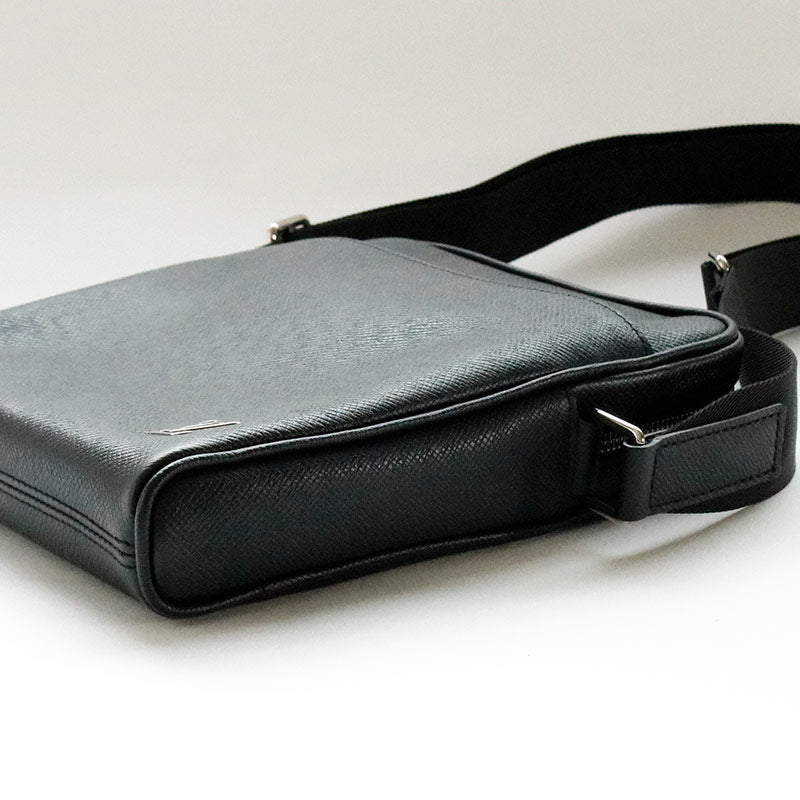 Louis Vuitton Taiga Messenger PPM Shoulder Bag Black