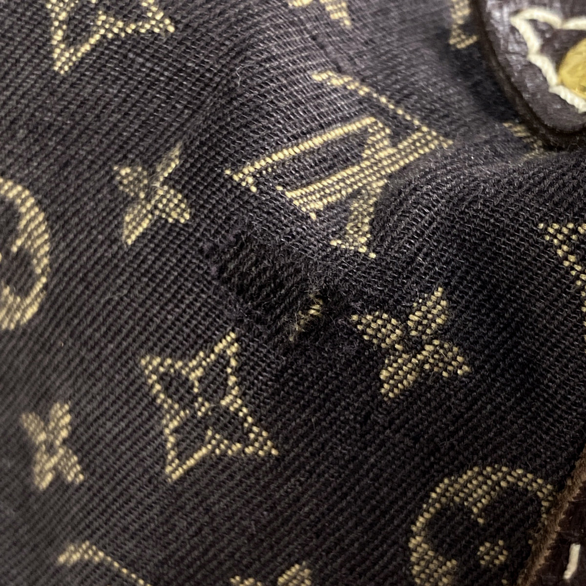 Louis Vuitton Saumur 30 Crossbody Shoulder Bag Monogram