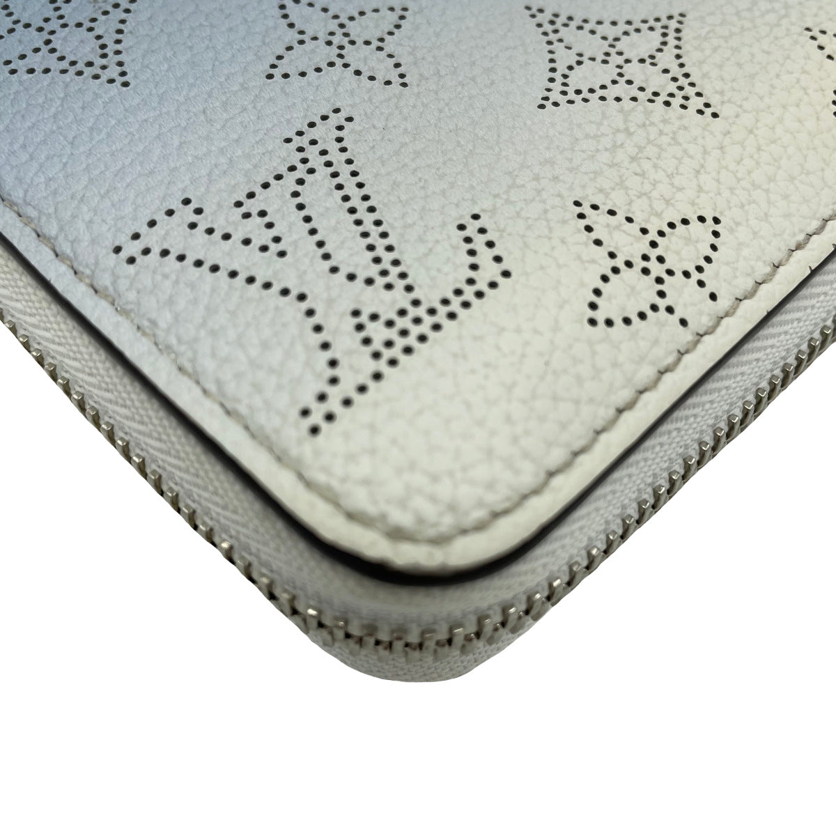 Louis Vuitton Zippy Wallet Mahina Gradation Round Rank A Long