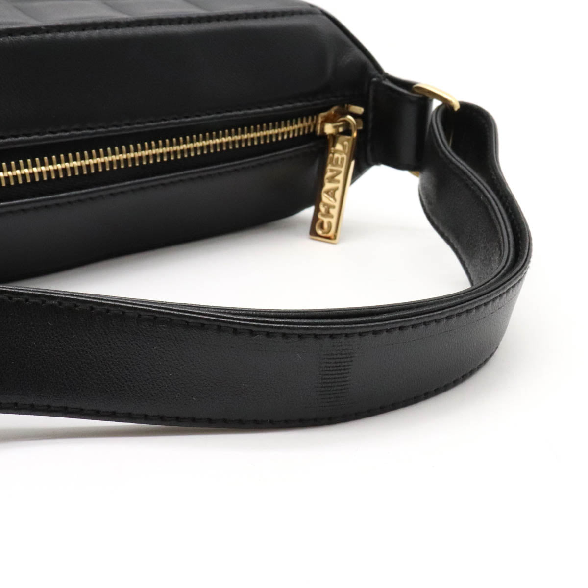 Chanel chocolate bar bag, one-shoulder handbag