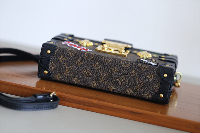 Fan Fashion Lu-Vi bags - 8215
