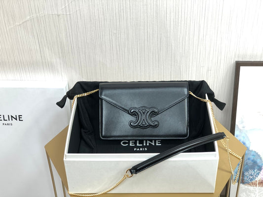CE Wallet On Chain Triomphe Black For Women 7in/19Amelia 10J733DPV.38NO