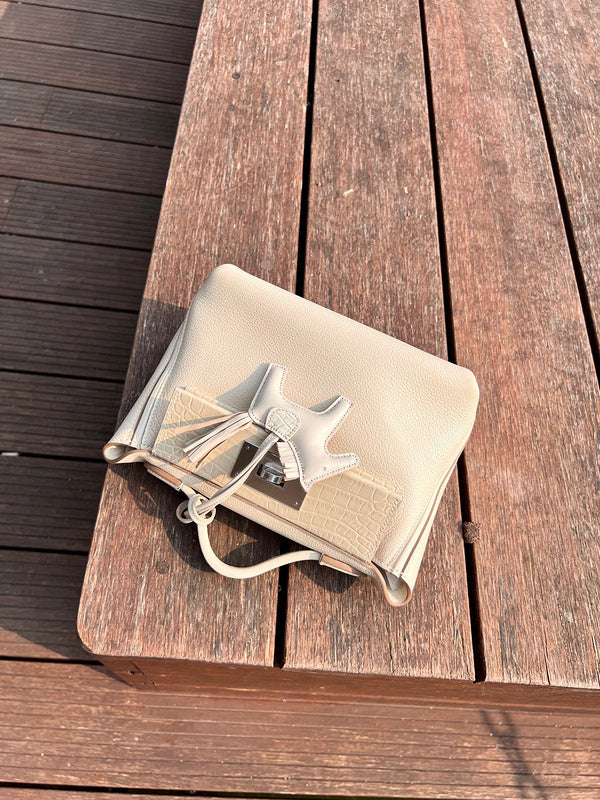 Amelia - HMS Bags - 1757