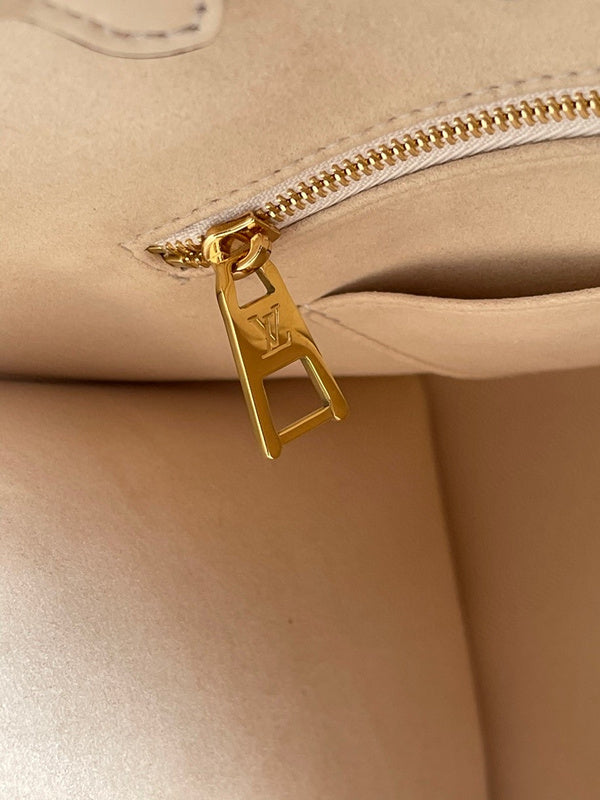 Fan Fashion Lu-Vi bags - 17163