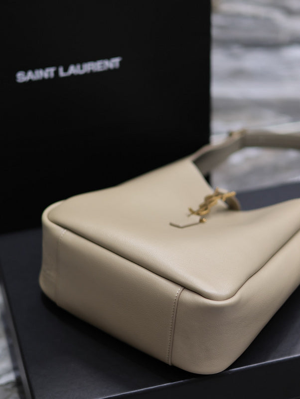Amelia - YSL Bag - 1853