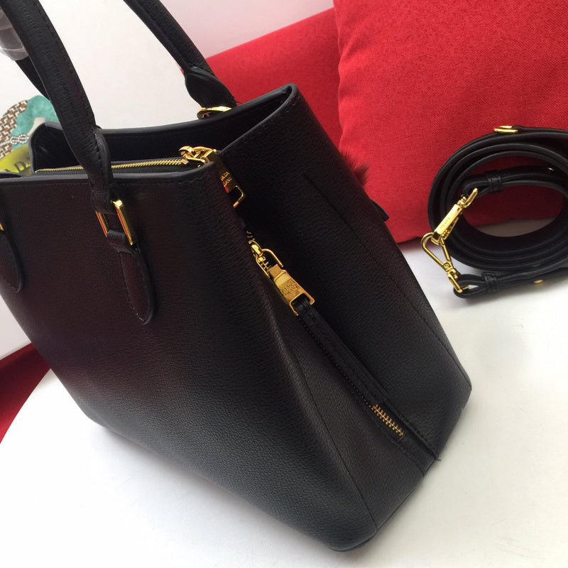 Barnes-Bags - Prada Bags - 882