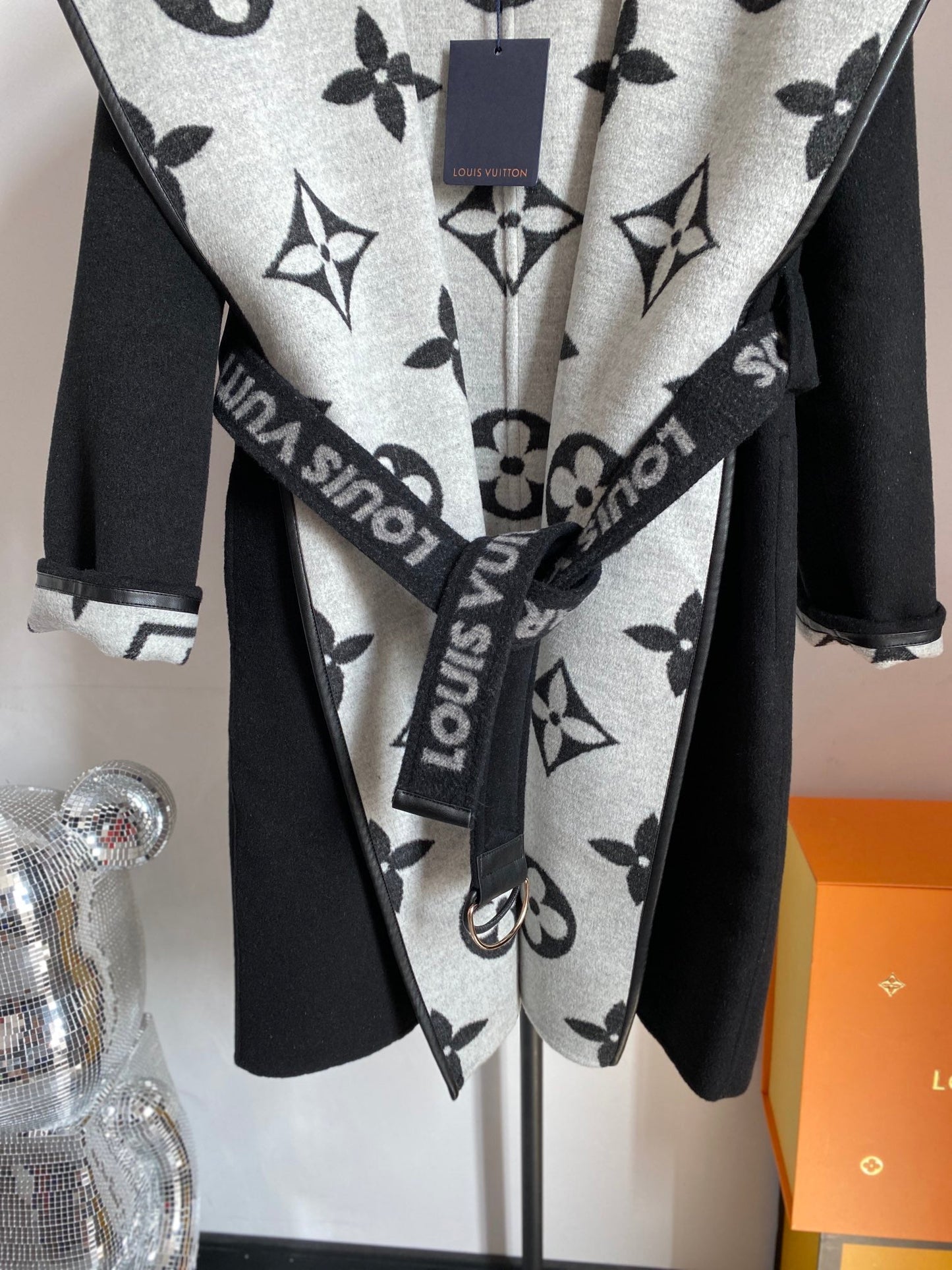 Luxury Louis Vuitton  Wrap Coat 030